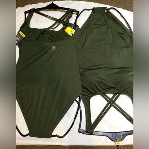 Woman’s Hurley 1 piece swimsuit